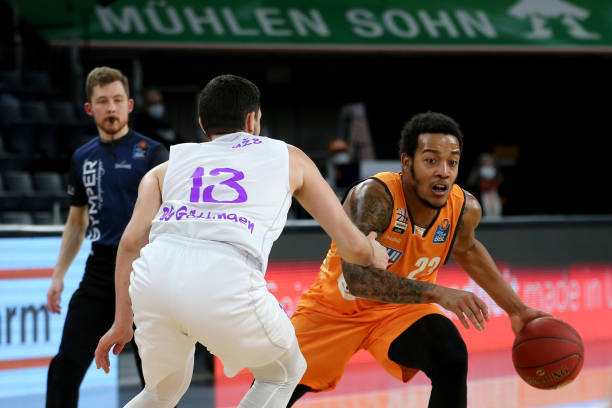 与巴萨之间 与巴萨之间